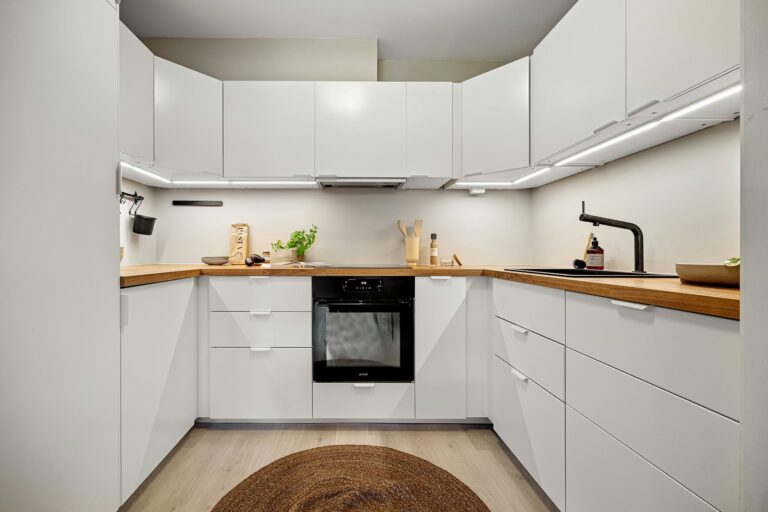 Meer ruimte en gemak met een keukencarrousel met draaideuren.