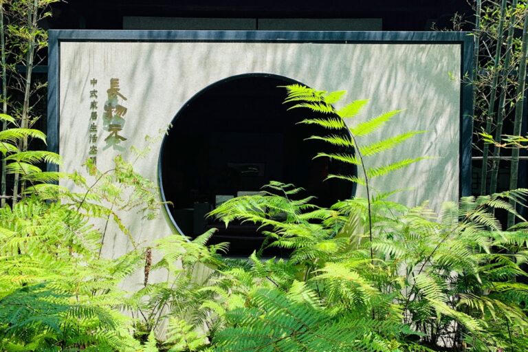 Fris het terras op: keramische tuintegels schoonmaken zonder moeite